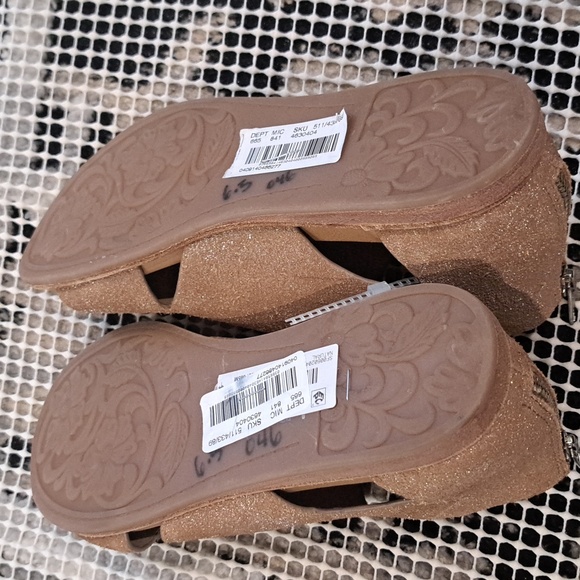 Sofft Evonne Flat Sandals - Picture 6 of 8